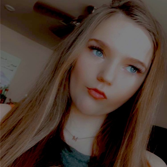 Meet your Posher, Maya - Picture 1 of 6